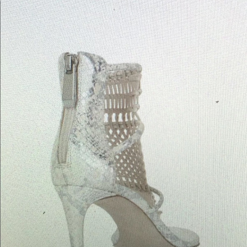 NWB BCBG Sandal Natural US 8.5 EUR 38.5 Orig $325. - Picture 9 of 14
